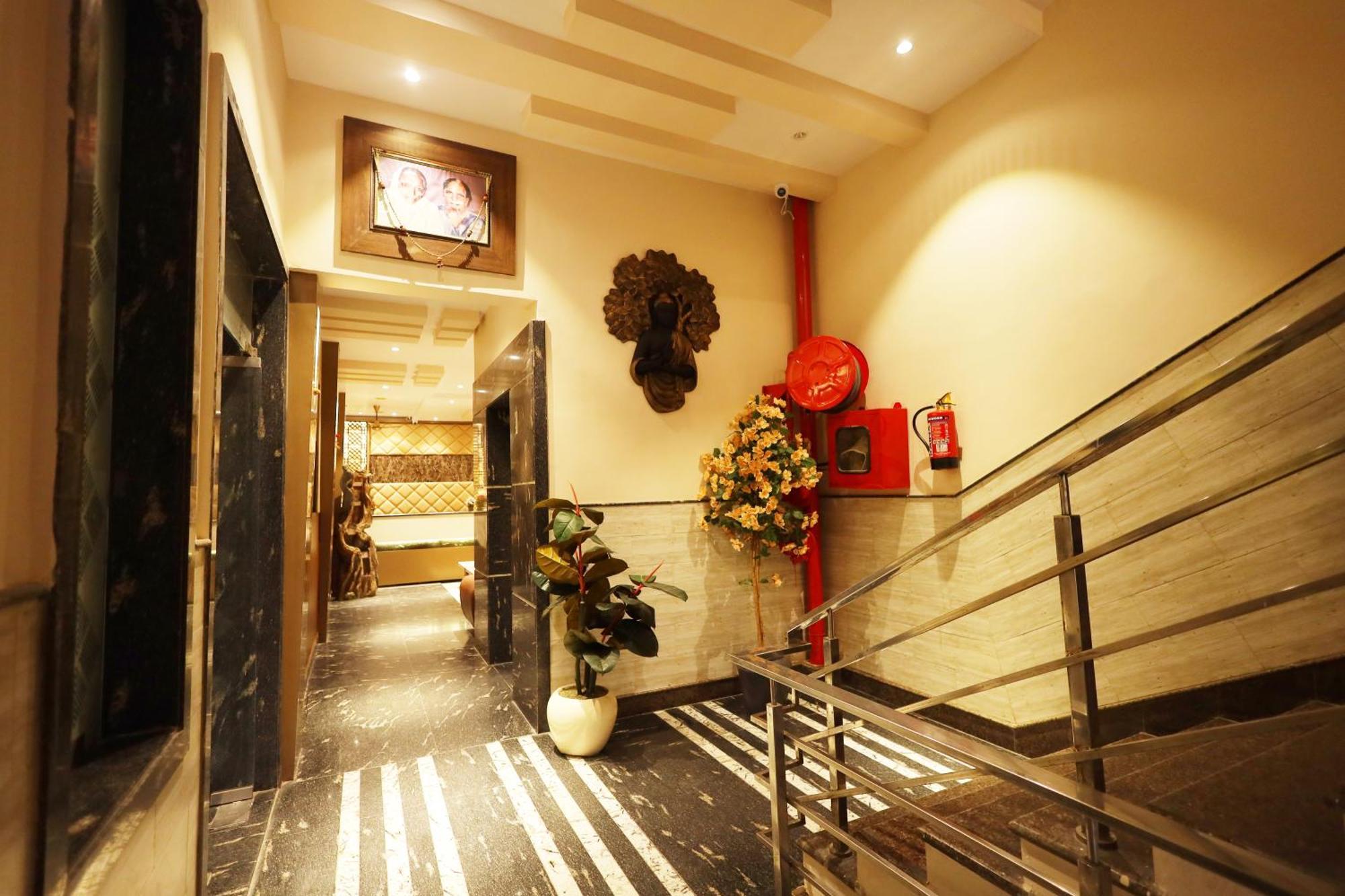 Hotel Bhagyaraj Palace A Luxury Hotel Keshavpuram Kanpur Exterior photo